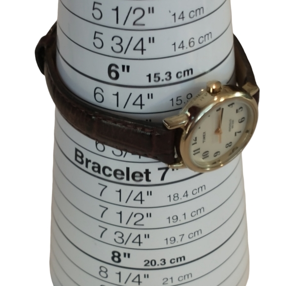 Timex Ladies Watch With Indiglo - Picture 3 of 8